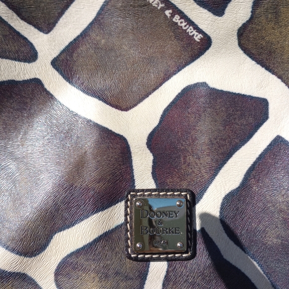 Authentic Dooney & Bourke Serengeti Brielle Giraffe Hobo - Picture 8 of 8